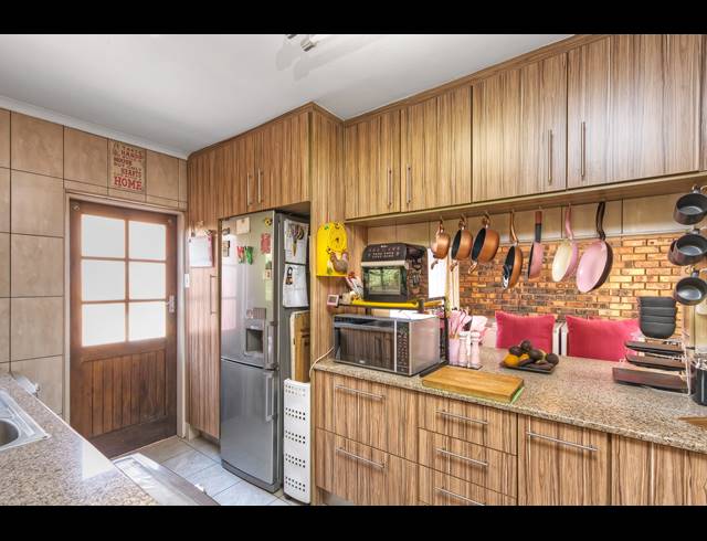 3 BEDROOM HOUSE FOR SALE IN LONEHILL